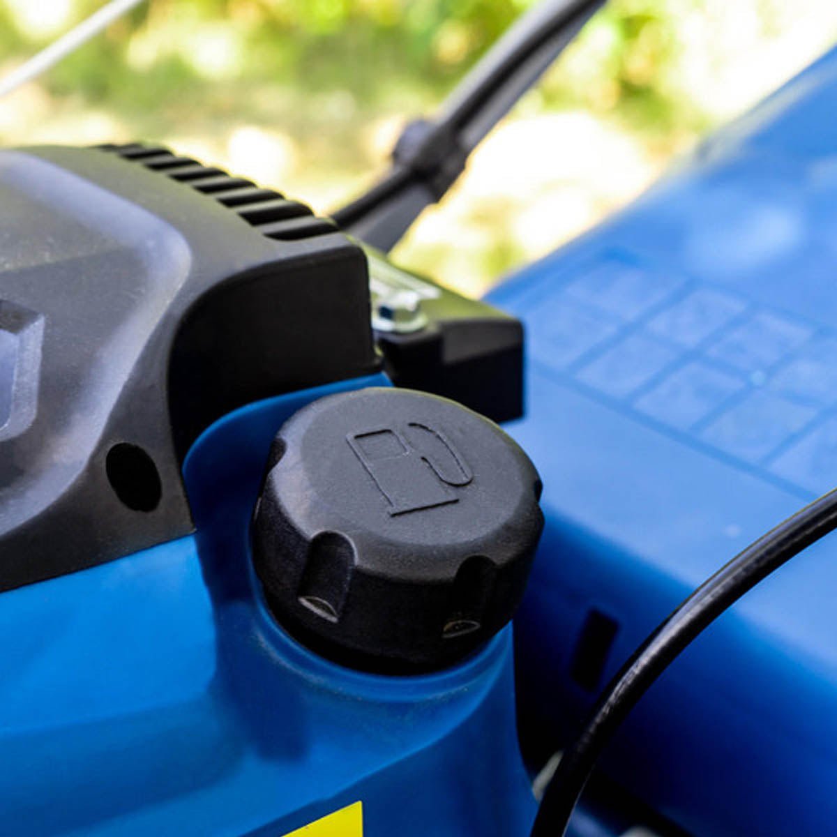 Hyundai HYM430SPE 42cm Self-Propelled Petrol Lawnmower 139cc Engine Electric Start, Rear Discharge & Mulching