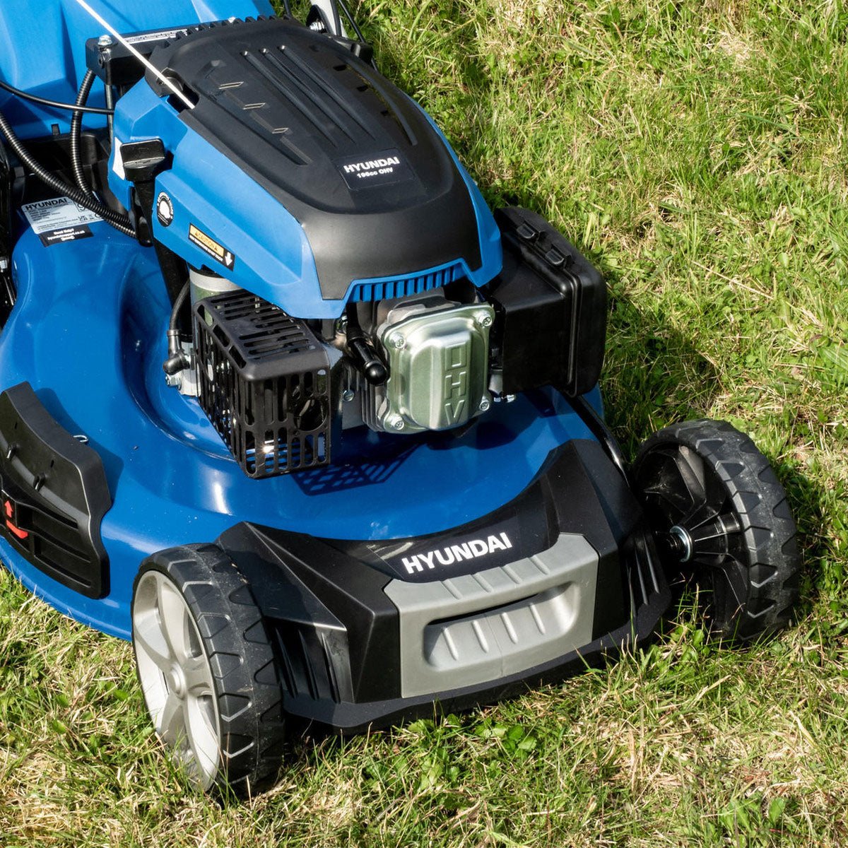Hyundai HYM560SPE 4-in-1 Electric-Start Self-Propelled Petrol Lawnmower 56cm-196cc